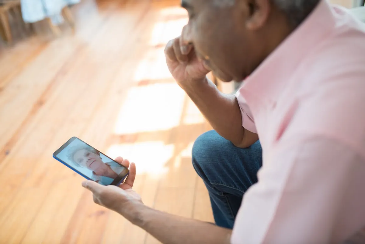 Pick the Best Free iPhone Government Phone for Seniors