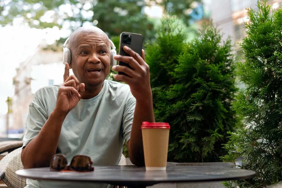 What Is the Best iPhone for Elderly Users Today?