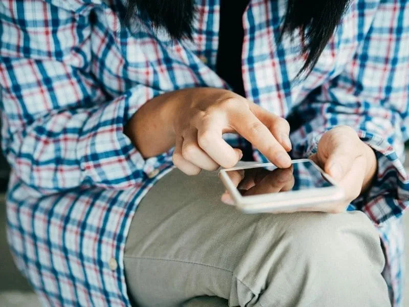 can a phone work without a sim card