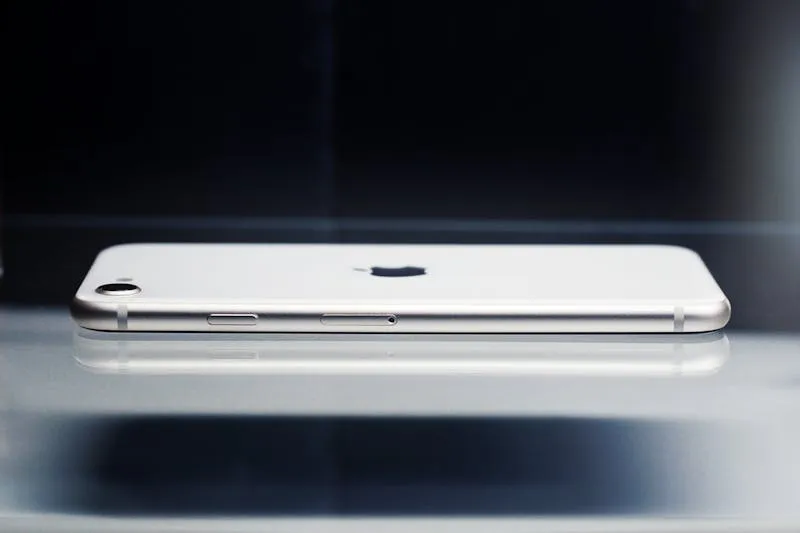 Does iPhone SE 3rd Gen Have eSIM