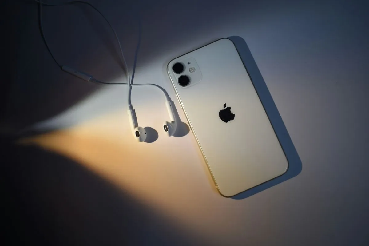 Does iPhone 11 Have eSIM? Connection Without Borders