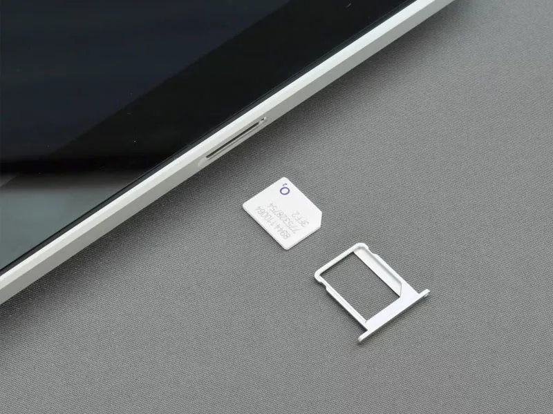 does-the-iphone-11-still-have-a-sim-card
