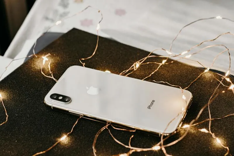 Does iphone XS have eSIM
