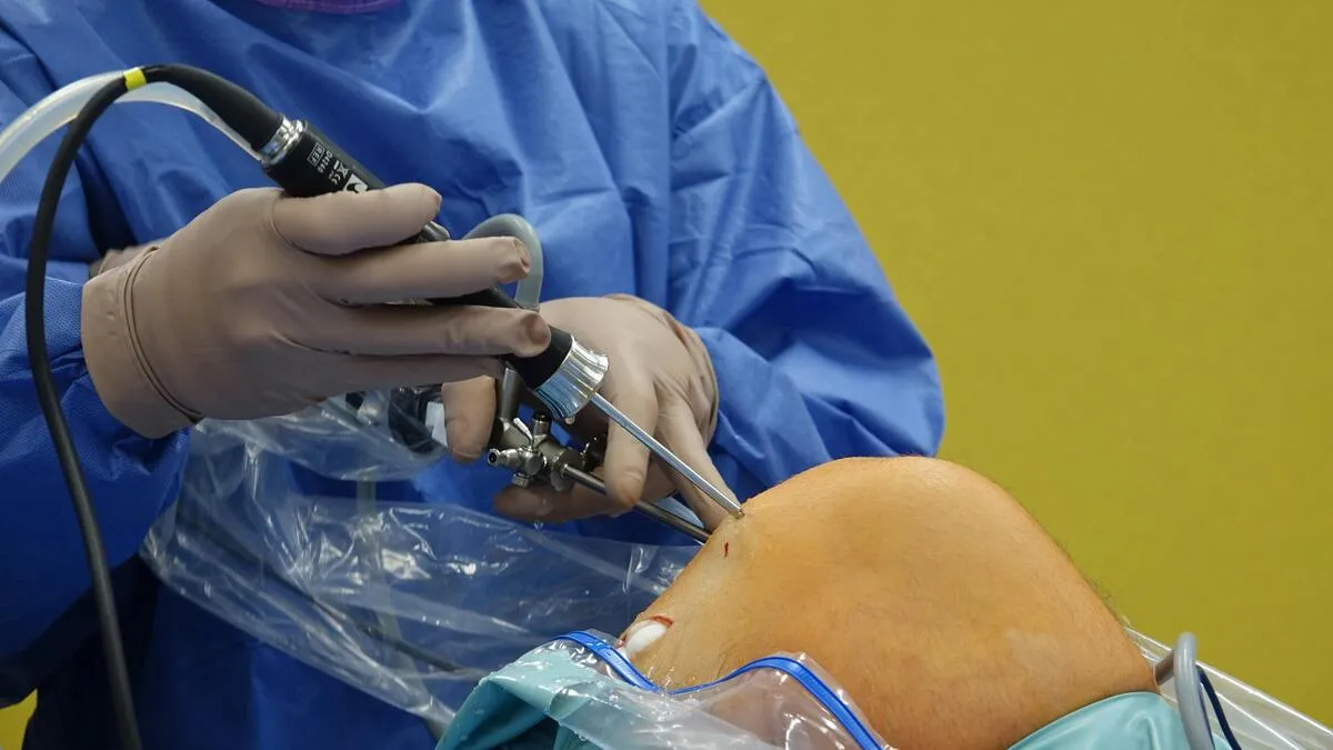 Does Medicare Cover Knee Replacement? What Surgery Costs May Be Included