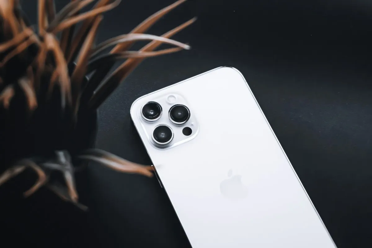 Dual SIM iPhone: How to Manage Two Numbers Like a Pro