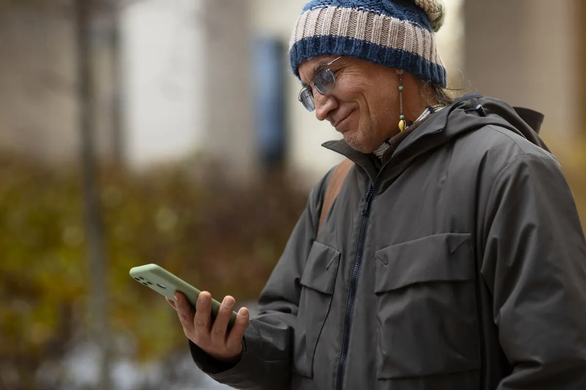 Top 10+ Easiest Cell Phone for Seniors to Use [Latest Guide]