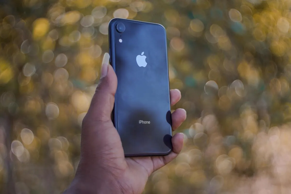 First iPhone With eSIM: Which Model Started Apple’s Digital SIM Era?