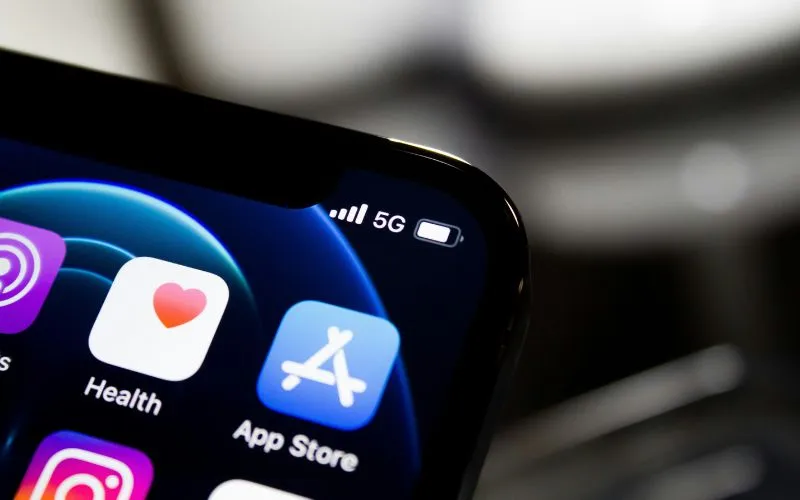 A smartphone screen showing signal bars and 5G connectivity