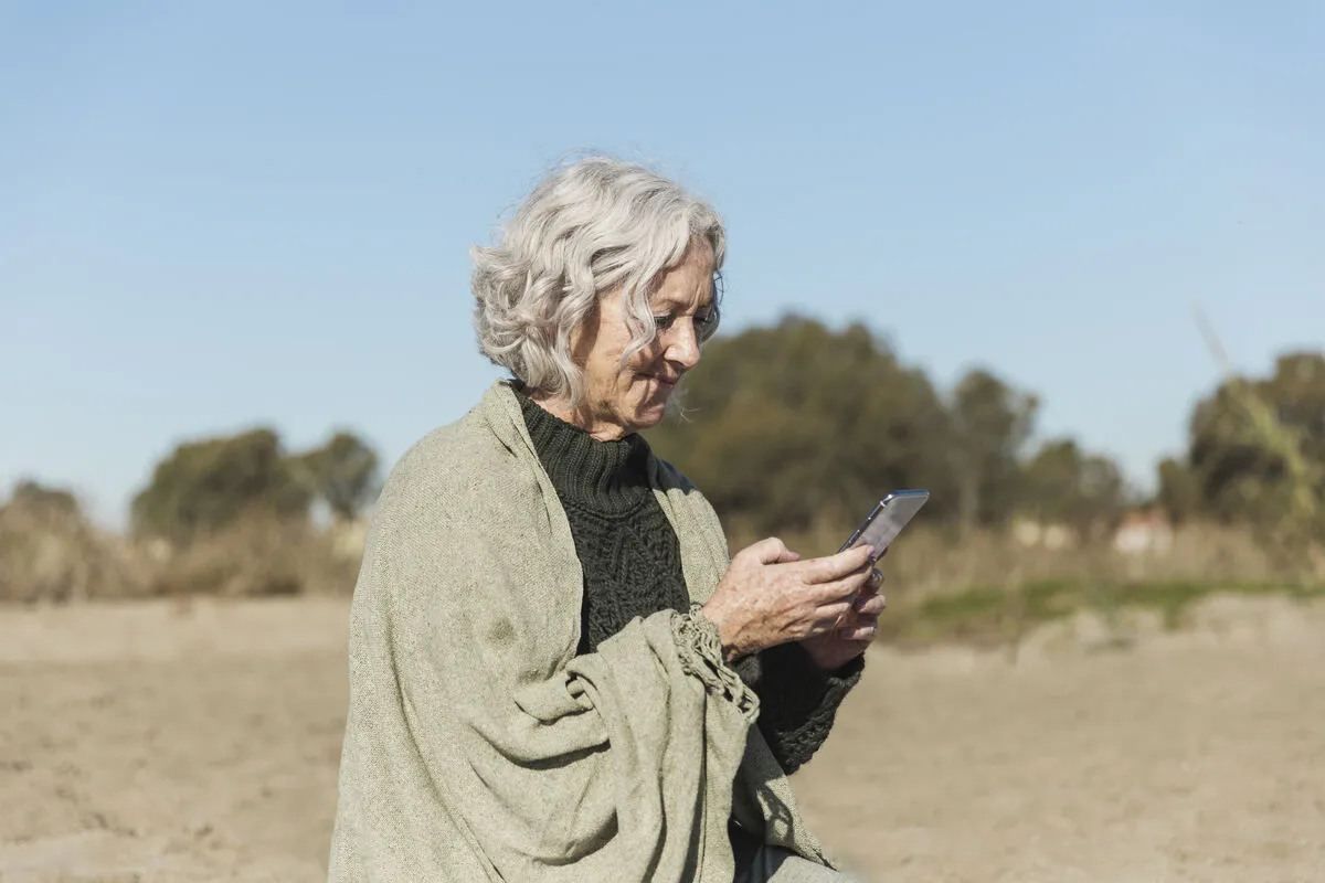 Free Flip Phones for Seniors: How to Apply and Get One Today