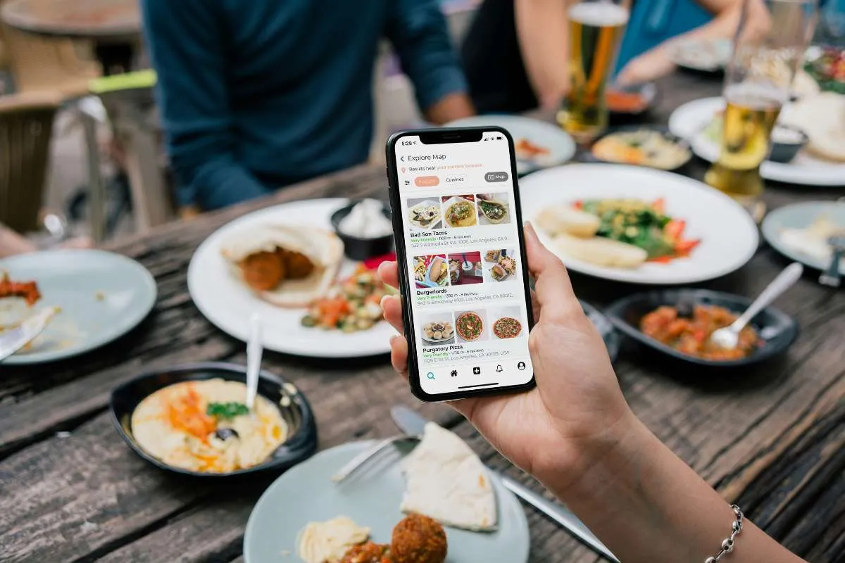 Free Food Deals: Best Restaurant Freebies & Fast Food Offers