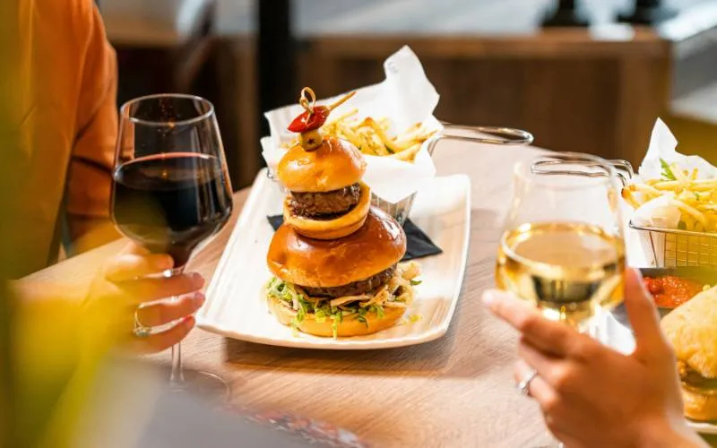 free-food-from-restaurants-the-reason