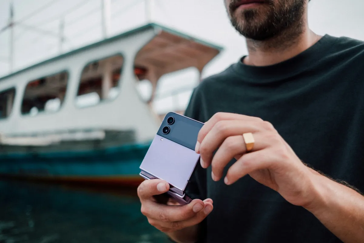 Free Galaxy Z Flip 4: How Low-Income Americans Can Get a Free Phone with Lifeline