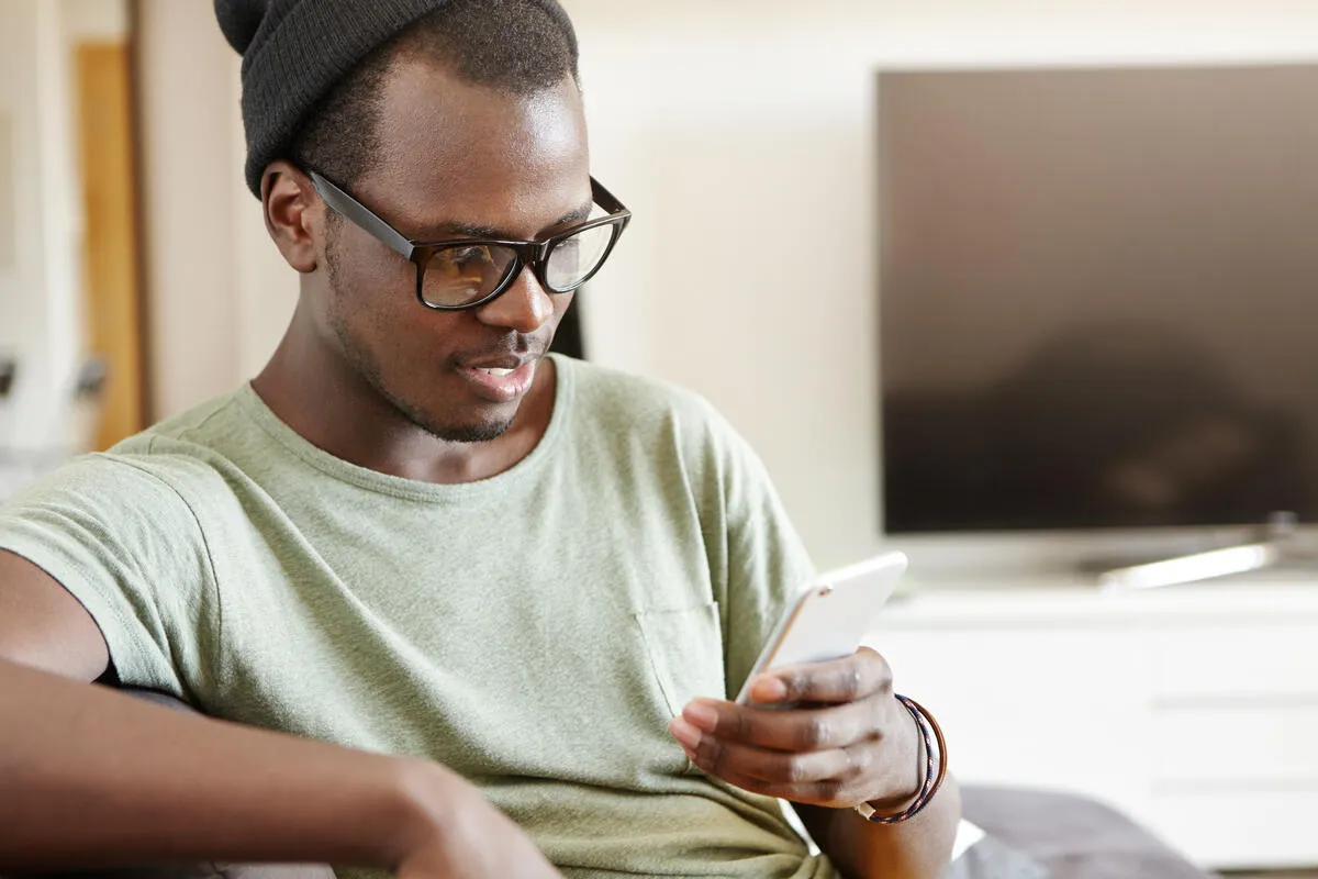 How to Get a Free iPhone No Contract or Hidden Fees