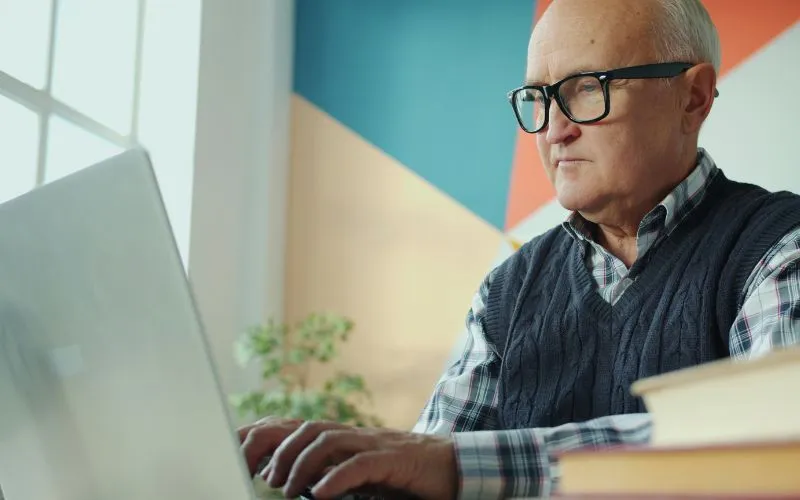 free-laptop-computers-for-seniors-how-to-qualify