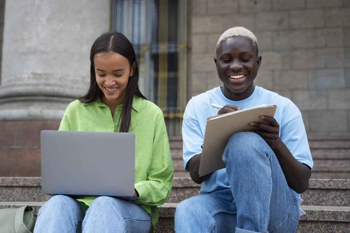 How to Get a Free Laptop for College Students from Government Programs