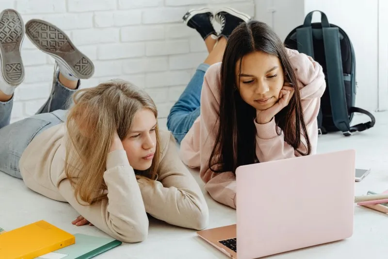 how to get a free laptop for students