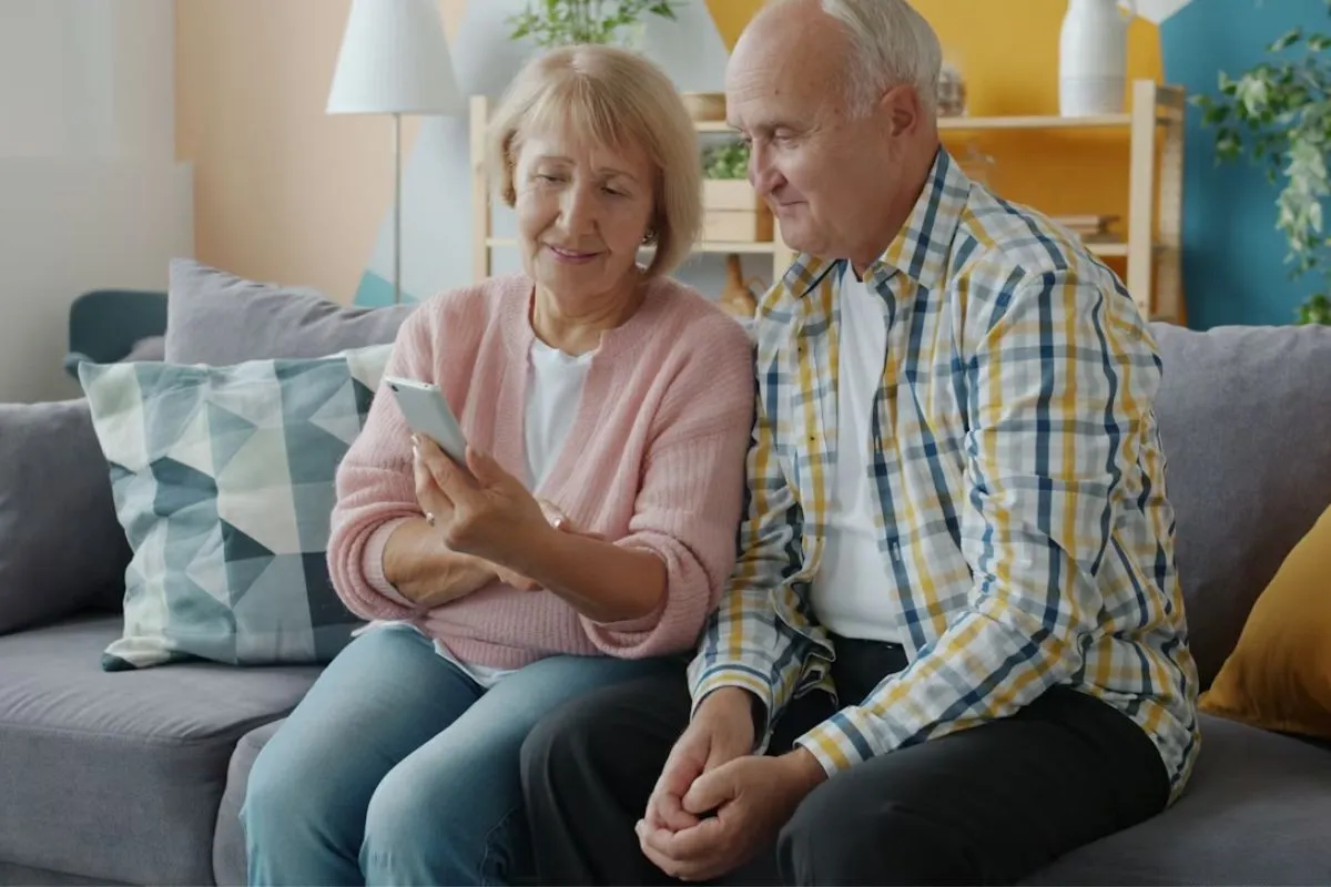 Free Phone and Tablet for Seniors: How to Qualify for Government Bundles