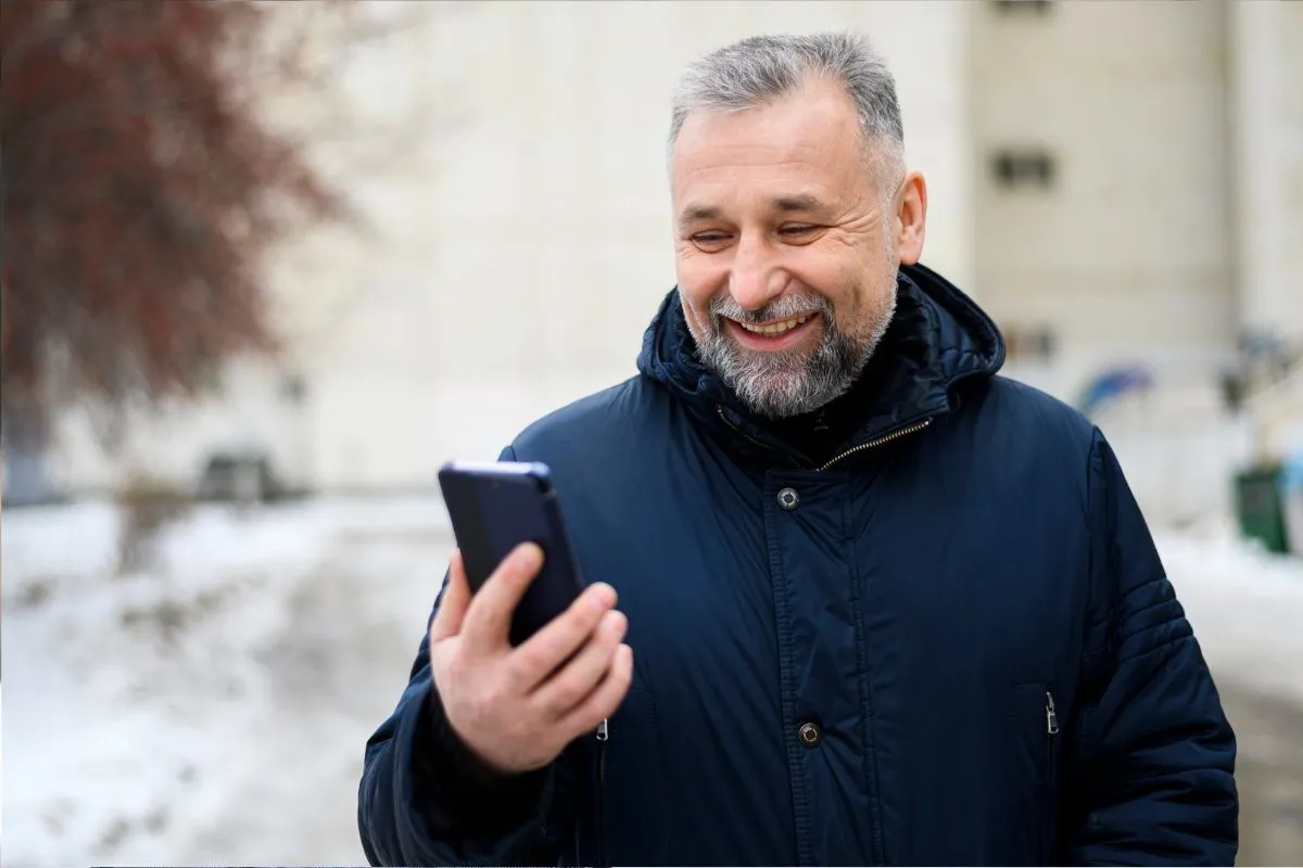 Free Phone For Seniors On Medicare: How To Apply In 5 Easy Steps?