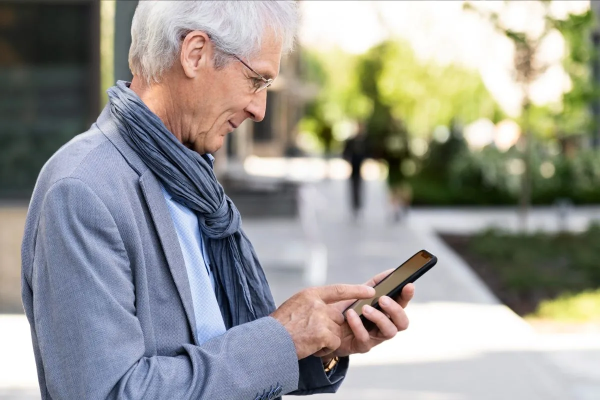 Best Free Phone For Seniors And How To Get Them For FREE