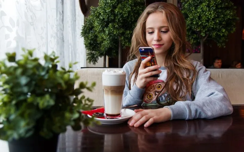 offers free phones by ZIP code (Image by Pexels)