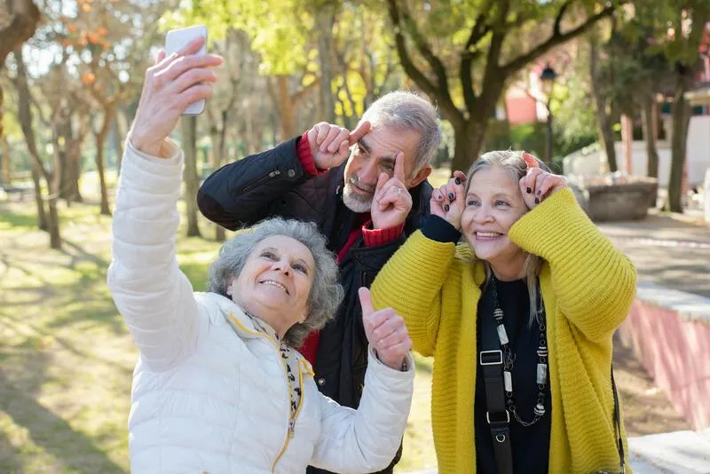 free cell phones for seniors on social security income