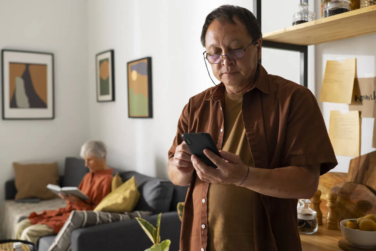 Free Senior Phone Service: How Seniors Can Stay Connected at $0 Cost