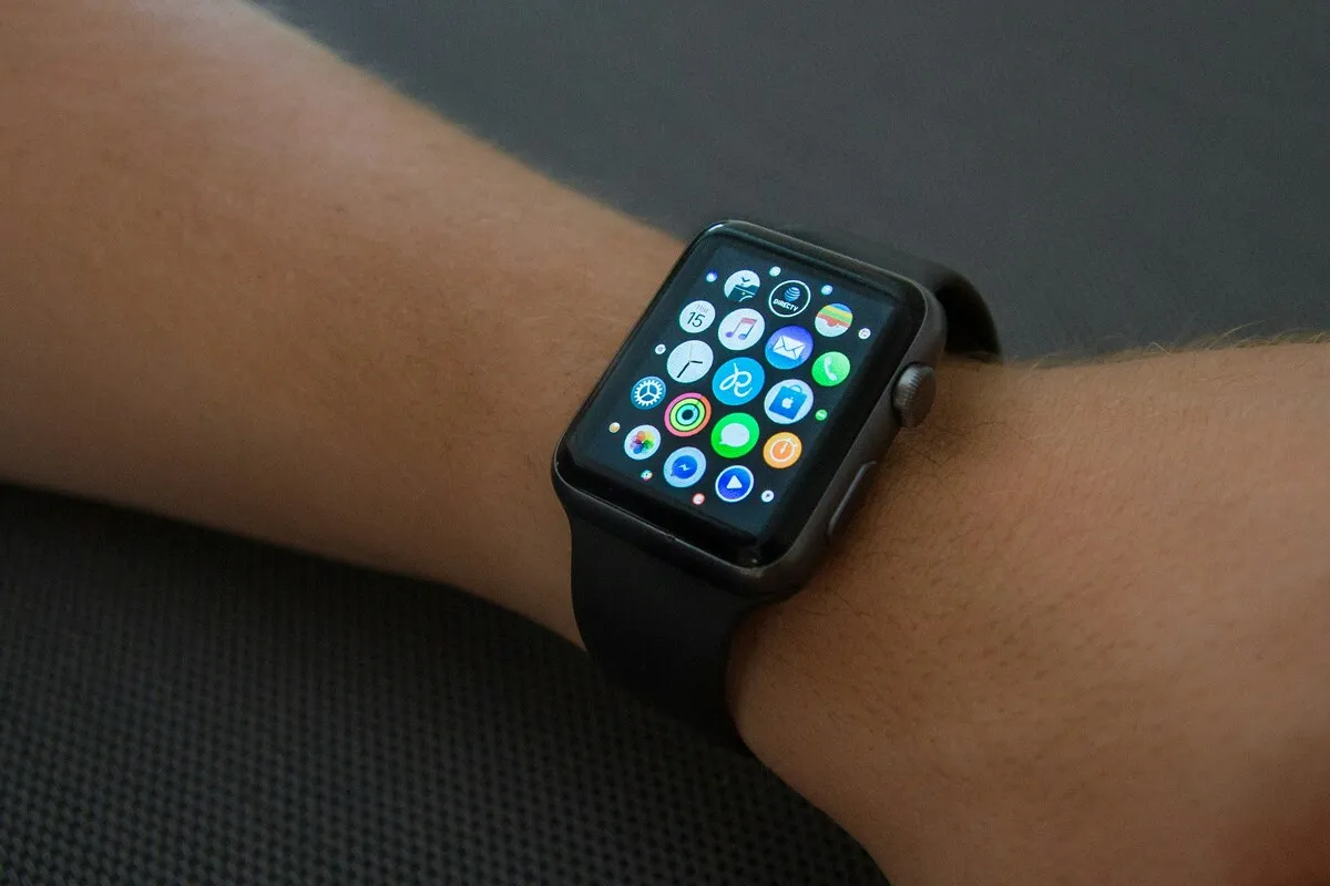 The Best Way to Get a Free Smart Watch Online for Low-Income Families