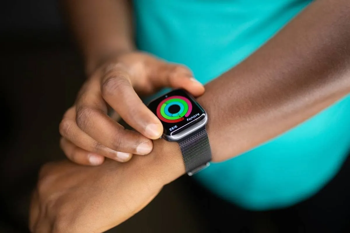 Free Smart Watches in 2026: What’s Real, Who Qualifies, and Safer Ways to Get One