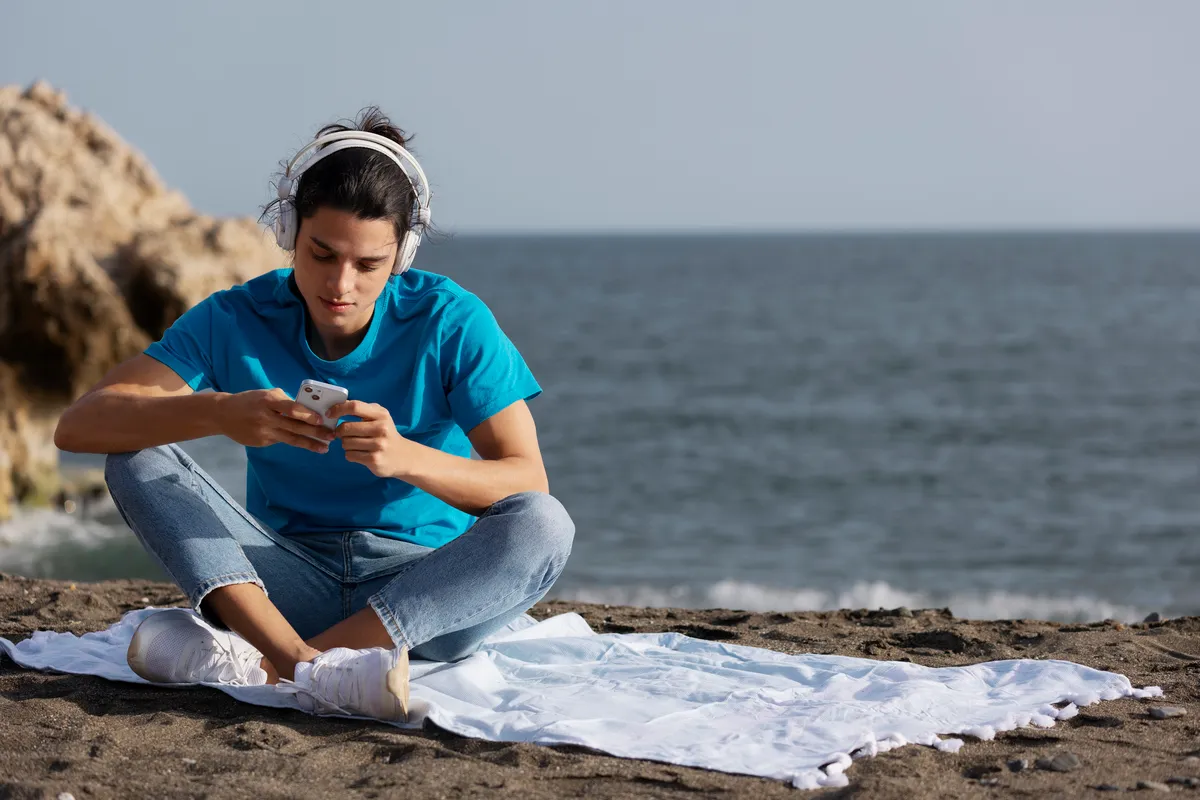 Best Hawaii Cell Phone Providers & Free Phone Programs