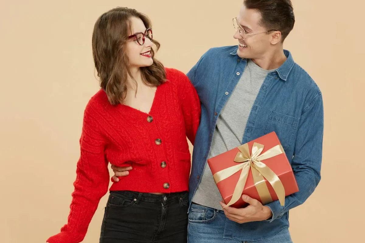 Gift for Mom and Dad: Thoughtful Ideas They Can Enjoy Together (2026)