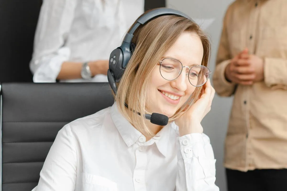 What Is the Difference Between a Hot Call and a Cold Call? A Simple Guide to Sales Calling