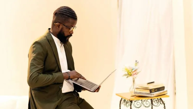 how can you get a free laptop 1