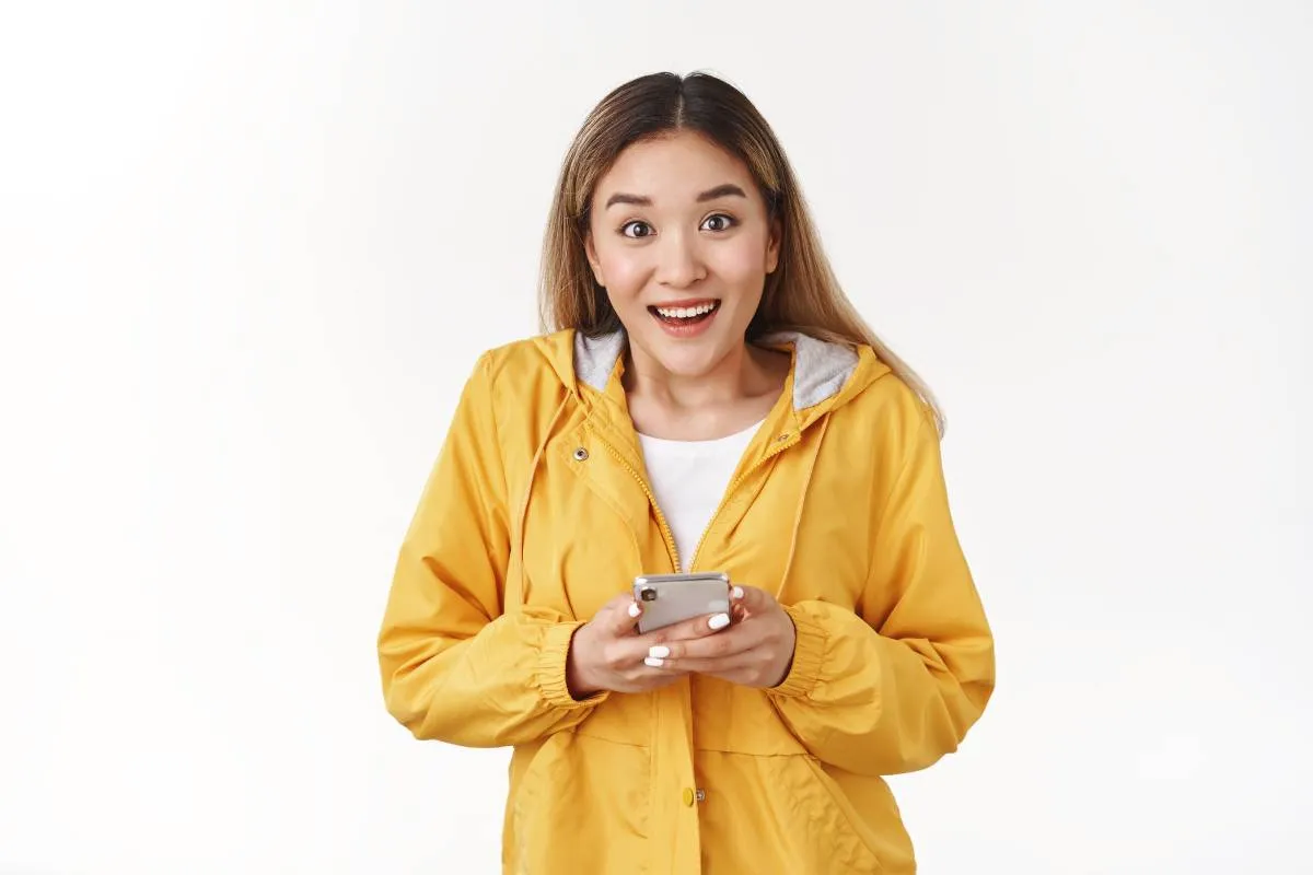 How Do Free Phone Deals Work? The Real Reason They Exist and How to Qualify for One in 2025