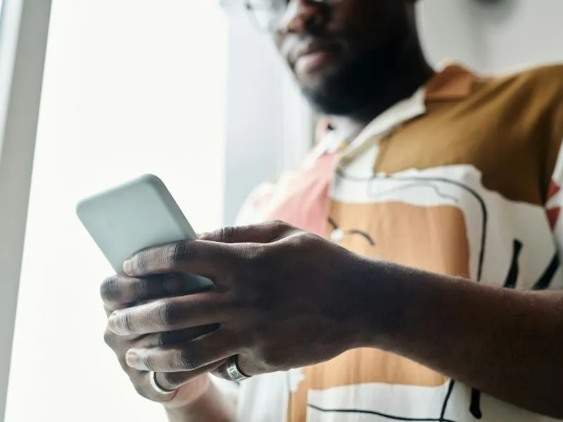 how does a dual sim phone work