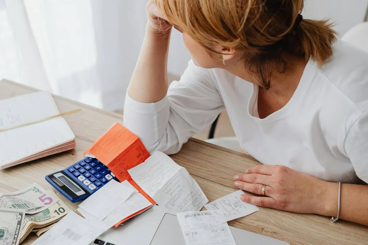 How Much Is Phone Bill Per Month? Learn How Lifeline Saves You