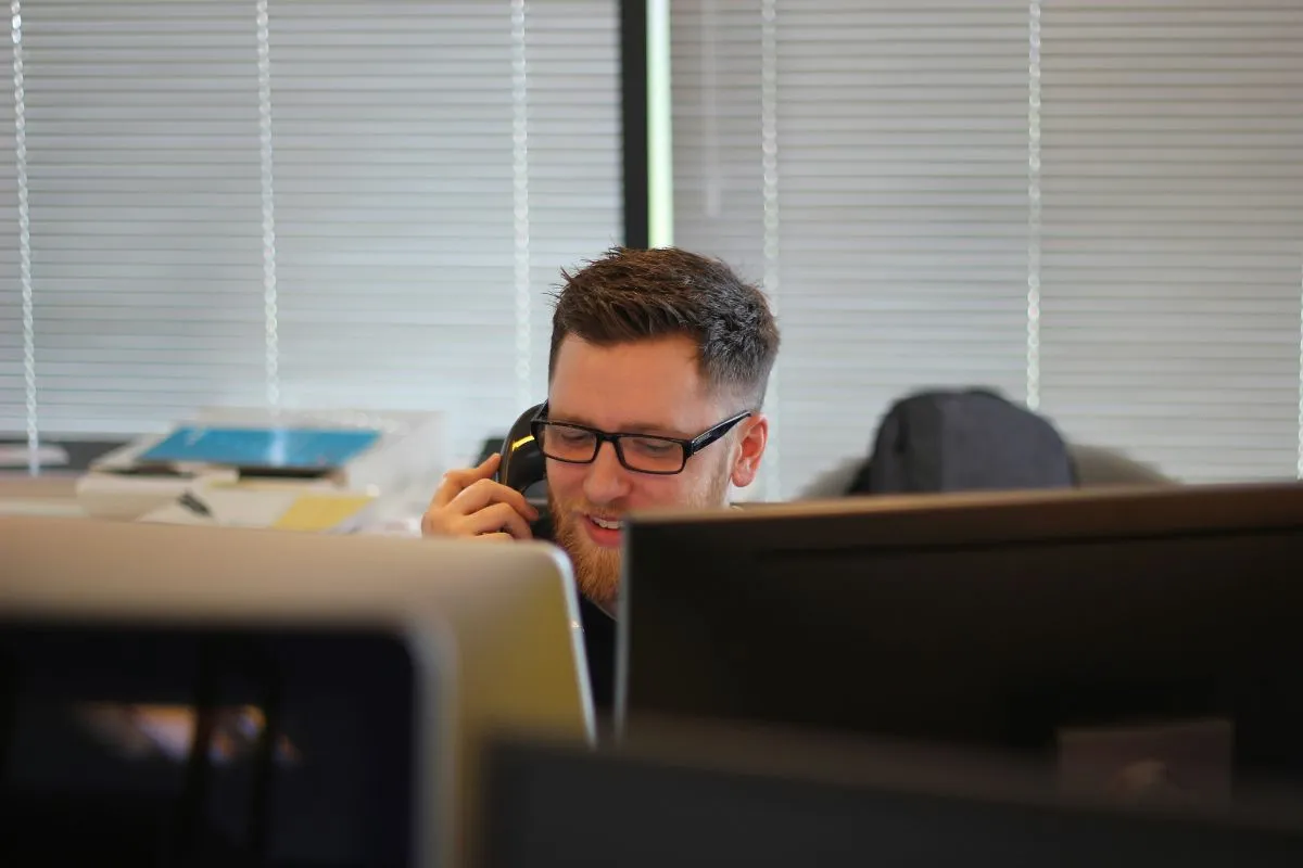How to Call London from US: 2026 International Dialing Guide