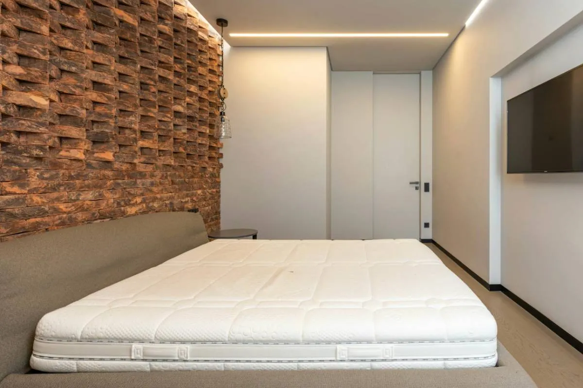 How to Choose a Mattress: The Smart Buyer’s Guide for Better Sleep (2026)