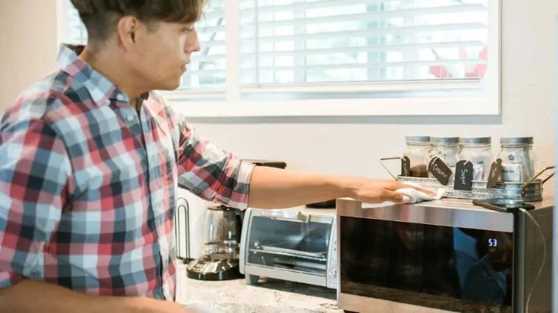how-to-clean-a-microwave-1