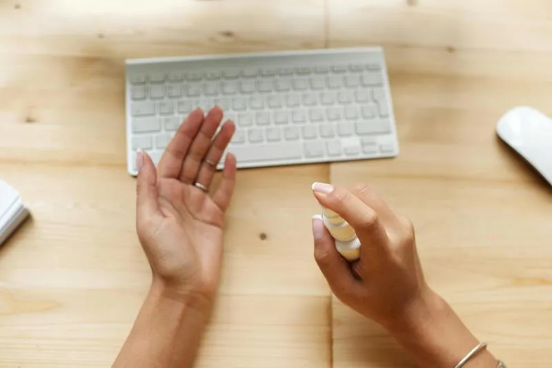 how-to-clean-under-keyboard-keys