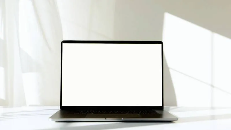 how-to-clean-laptop-screen-1