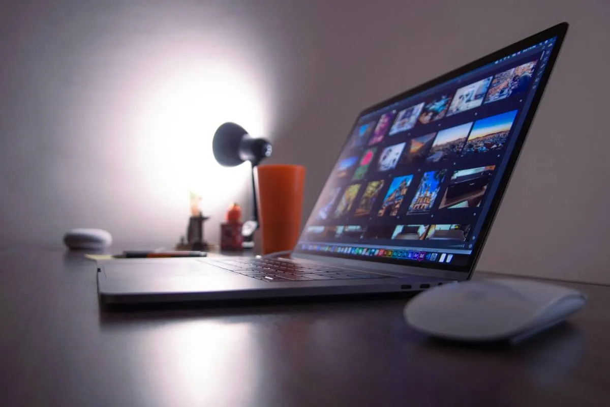 How to Clean Laptop Screen Safely: The Streak-Free Method That Won’t Damage It (2026)