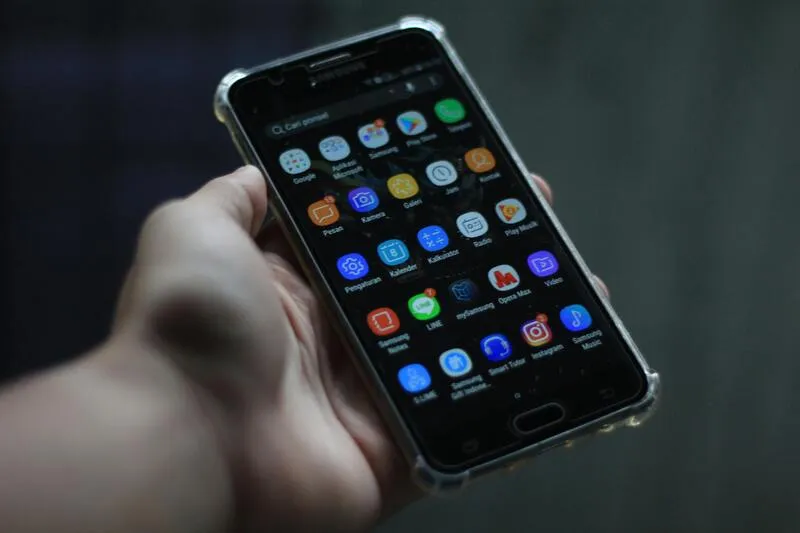 Can-we-remove-eSIM-from-Samsung-phones