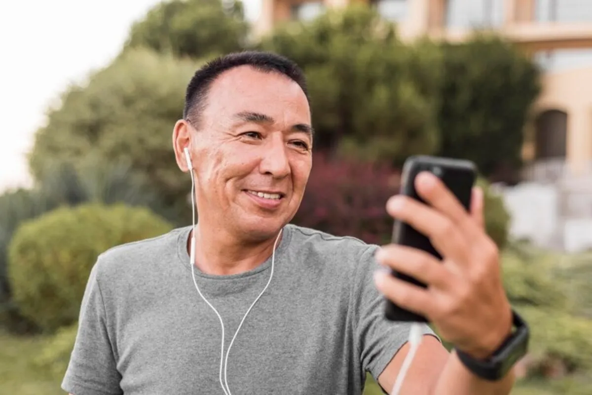 Best iPhone for Seniors: Easy-to-Use And Affordable Options
