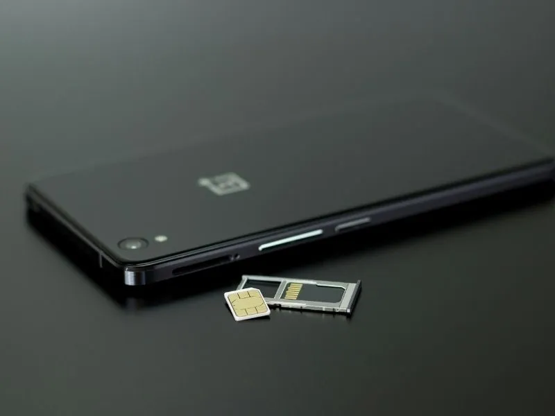 how to install sim card in android phone