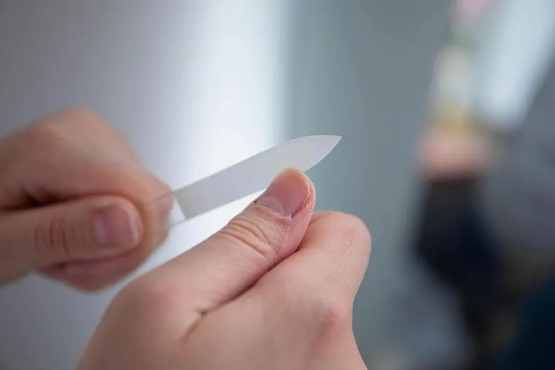 how-to-remove-acrylic-nails-at-home