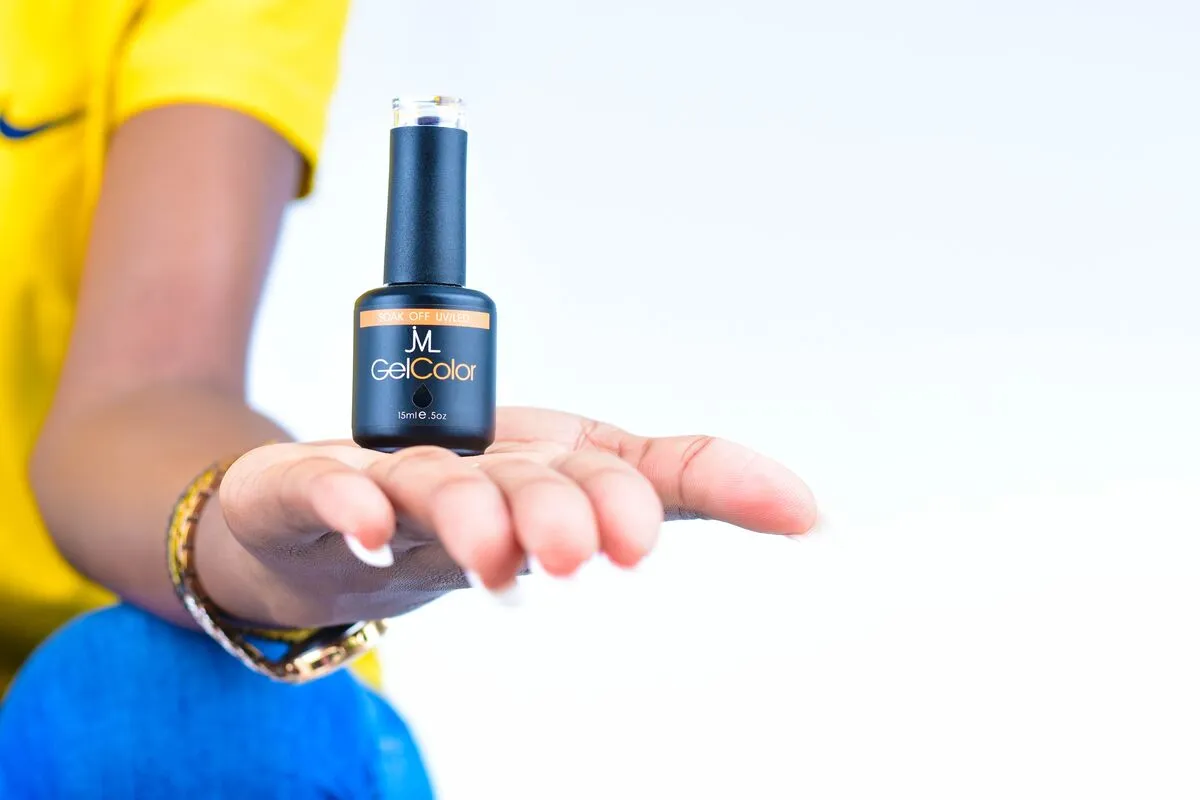 How to Remove Gel Nail Polish Safely at Home?