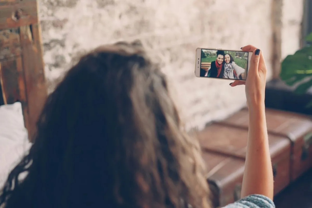 How to Video Call Android to iPhone Easily (2026 Best Guide)