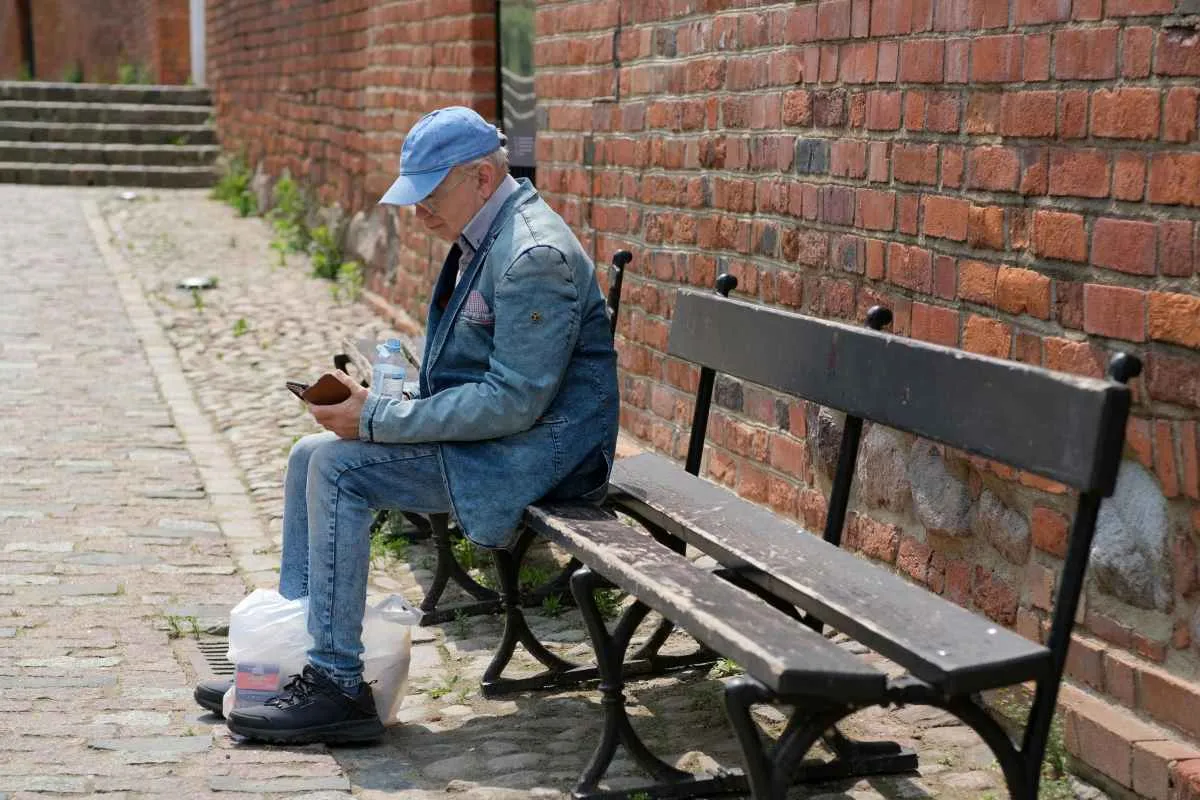 Internet for Seniors Free: Simple Ways Seniors Can Stay Connected