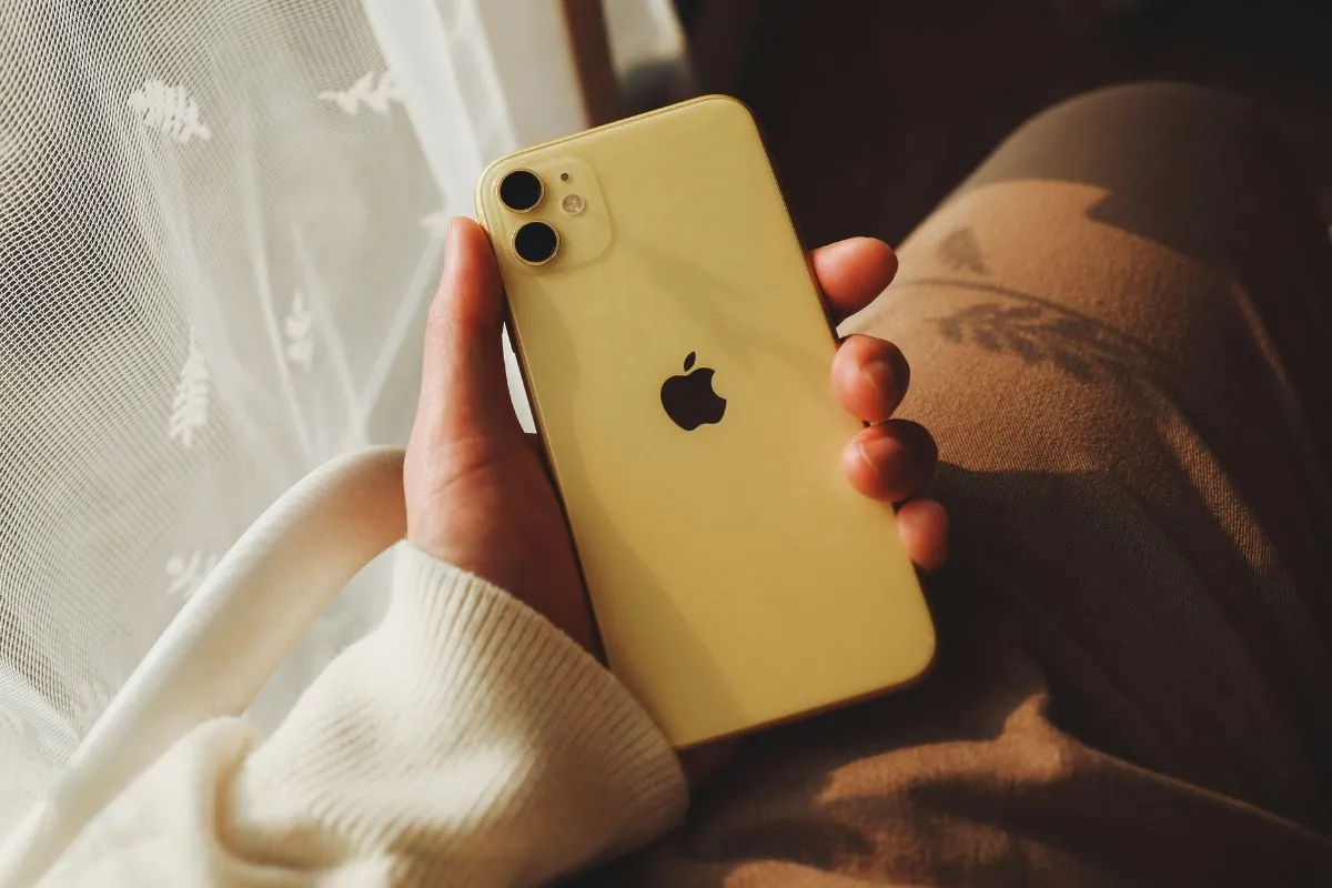 iPhone SIM Card Guide: Choosing Between Physical & eSIM