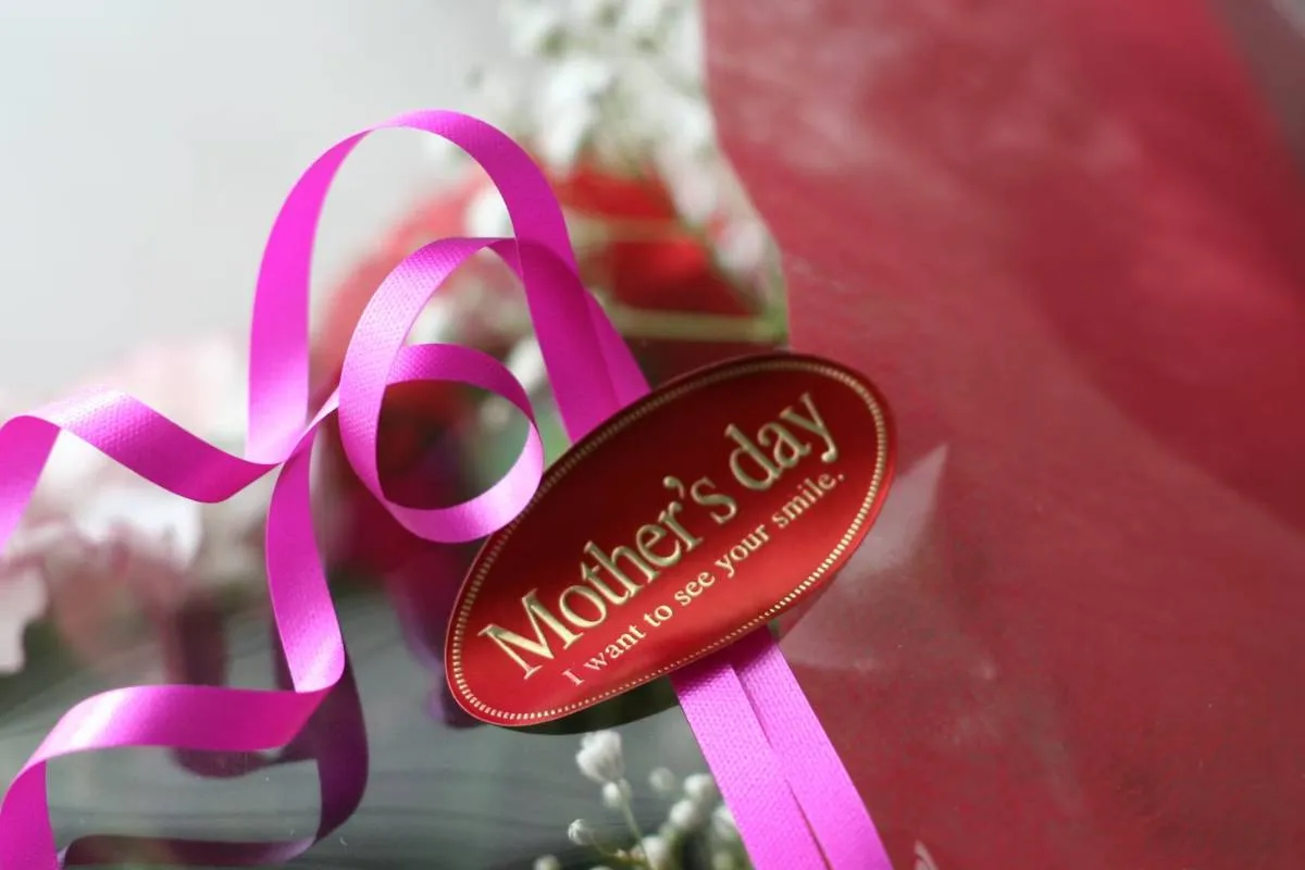 Personalized Gift for Mom: Meaningful Ideas She’ll Treasure Forever (2026)